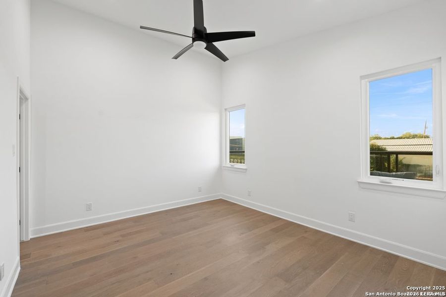 Spacious, unfurnished interior of a new home in , San Antonio (Image 13).