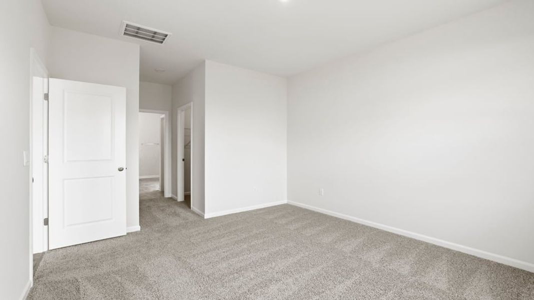 Spacious, unfurnished interior of a new home in Woodglen, Piedmont (Image 25).
