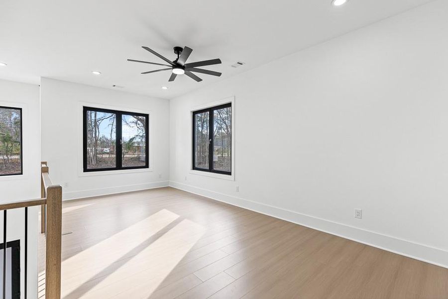 Spacious, unfurnished interior of a new home in , Jefferson (Image 39).