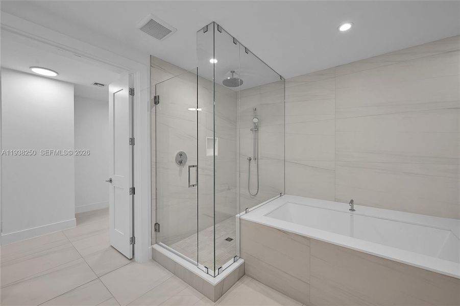 Furnished interior view inside a new home in , Fort Lauderdale (Image 9).