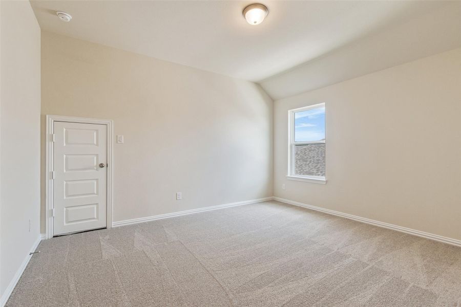 Spacious, unfurnished interior of a new home in Ellis Cove, Seabrook (Image 27).