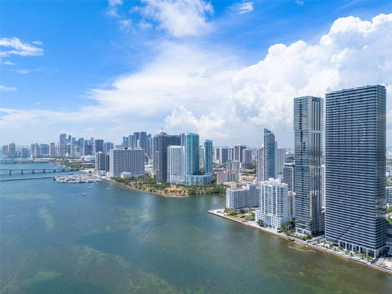 Condo located in Miami, FL showcasing its design and architecture (Image 4). Condo located in Miami, FL showcasing its design and architecture (Image 4).