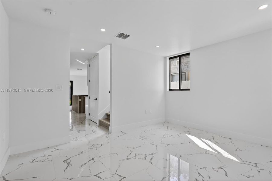 Spacious, unfurnished interior of a new home in , Miami (Image 19).