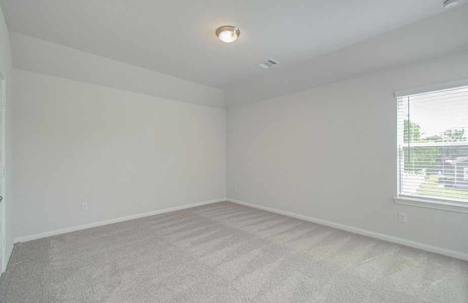 Spacious, unfurnished interior of a new home in Aldine Pines, Houston (Image 39).