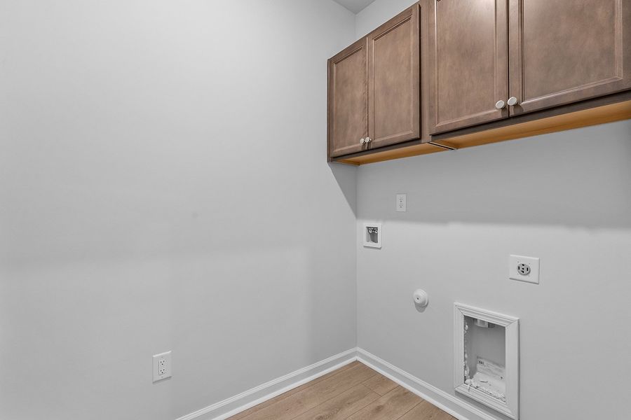 Spacious, unfurnished interior of a new home in Fieldstone, Lexington (Image 35).