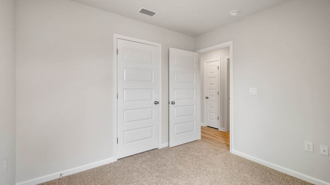Spacious, unfurnished interior of a new home in Park Place, Panama City (Image 25).