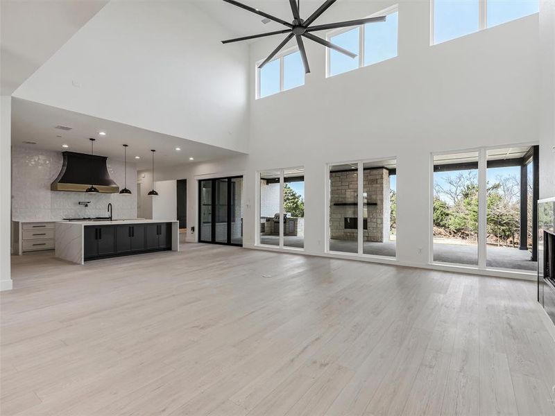 Spacious, unfurnished interior of a new home in , Gunter (Image 35).