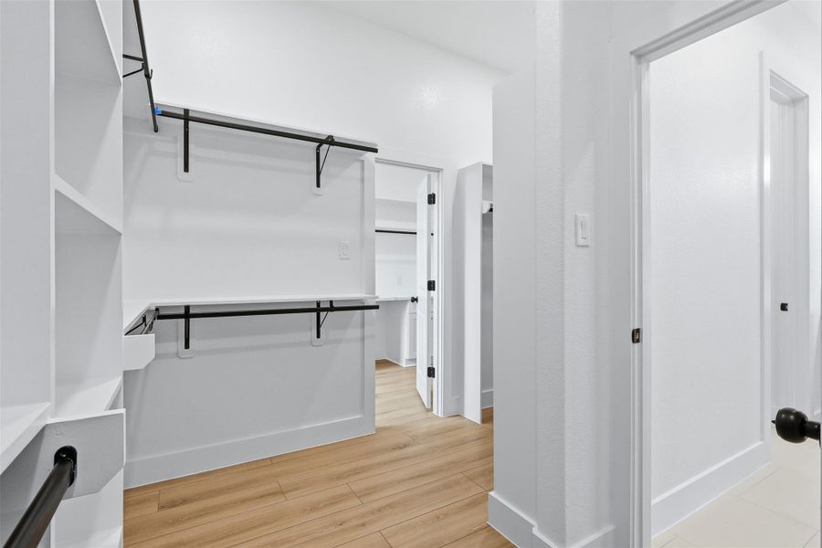 Photos are of prior LOTUS plan homesite built by Aurcova. Photos are of prior LOTUS plan homesite built by Aurcova.