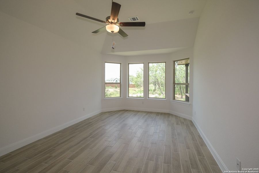 Spacious, unfurnished interior of a new home in Everly Estates, San Antonio (Image 20).