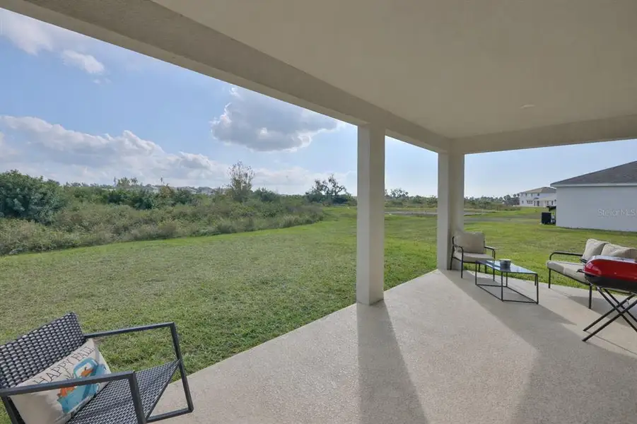 Exterior details and patio area of a home in Silverstone North, Palmetto (Image 4).