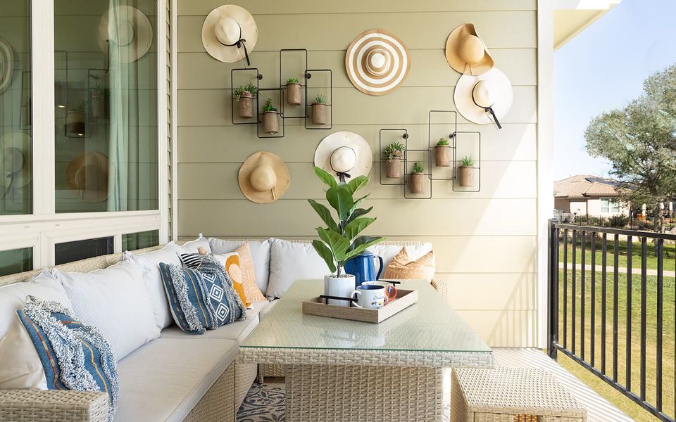 Exterior details and patio area of a home in Kissing Tree, San Marcos (Image 3).