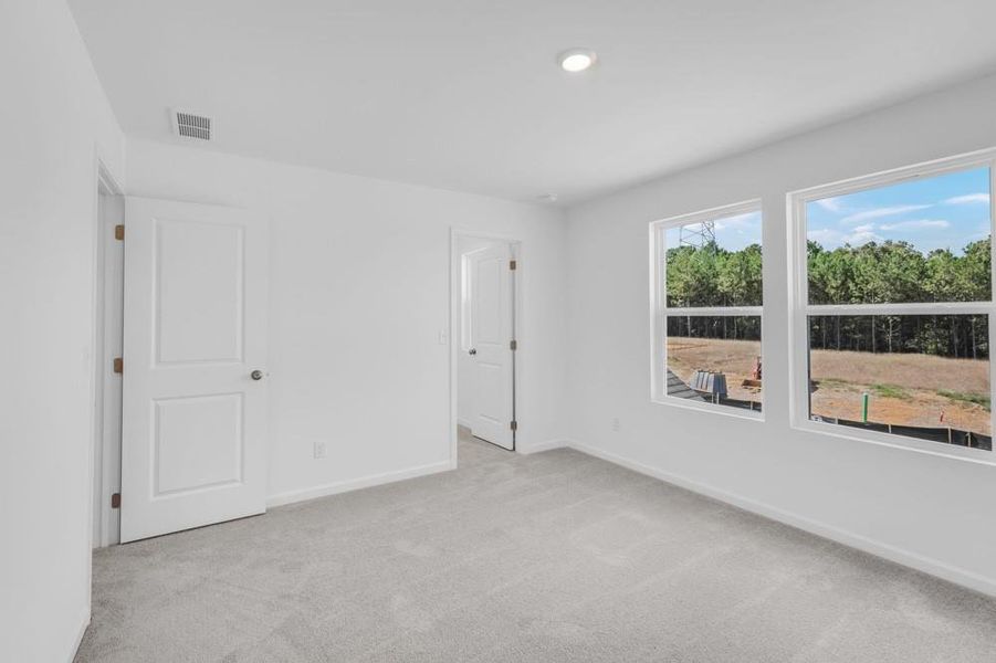 Spacious, unfurnished interior of a new home in Falls Creek, Flowery Branch (Image 20).