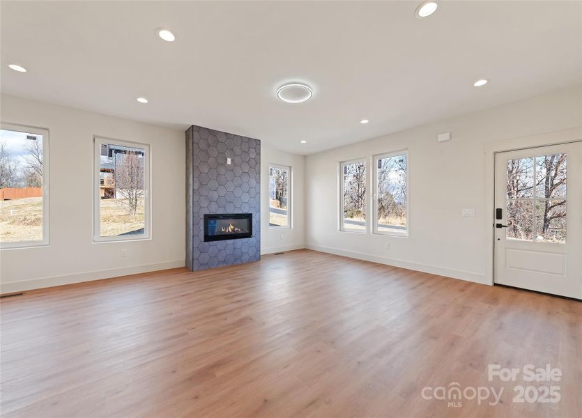 Spacious, unfurnished interior of a new home in , Alexander (Image 25).