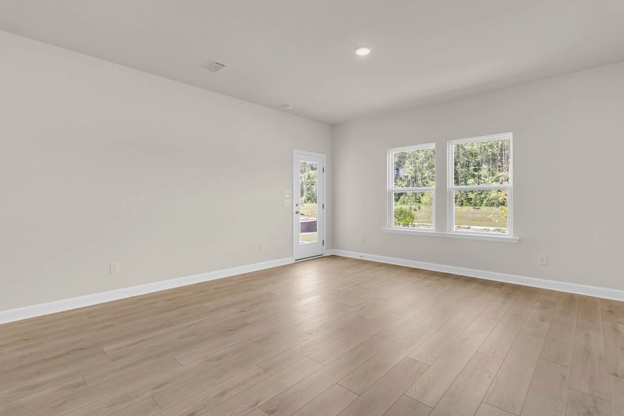 Similar Palmetto floorplan with Serene Collection. Features and finishes vary.