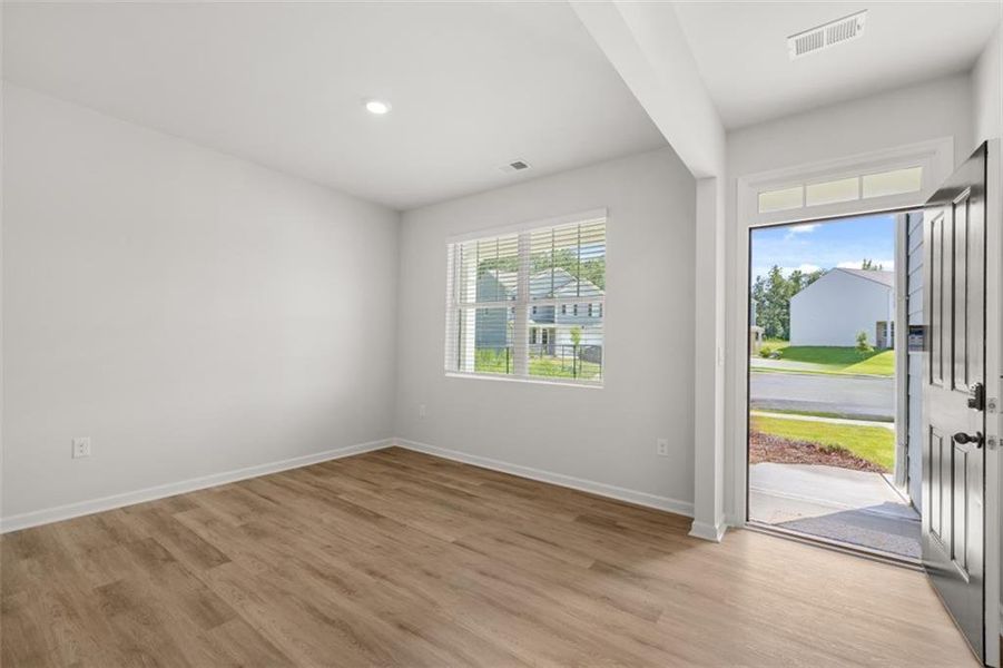 Spacious, unfurnished interior of a new home in Oakleigh Glen, Dallas (Image 14).