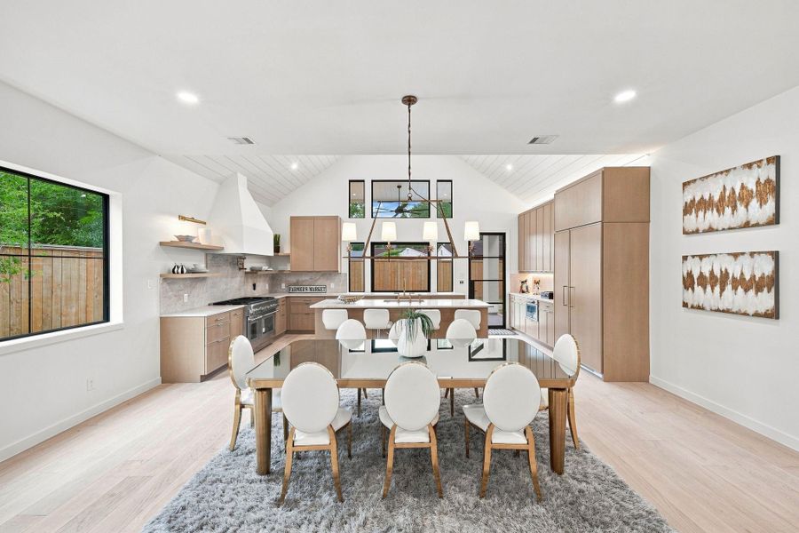 Dining room.