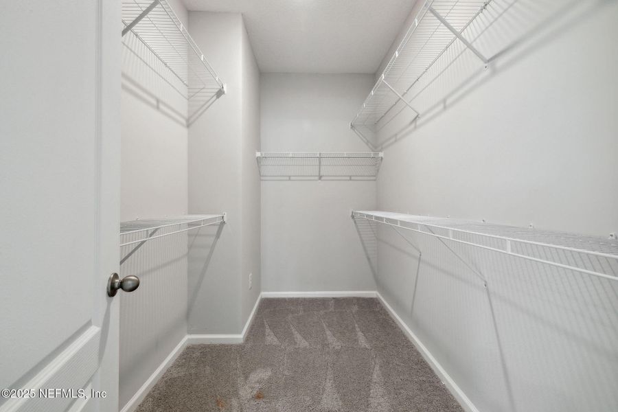 Spacious, unfurnished interior of a new home in , Jacksonville (Image 16).