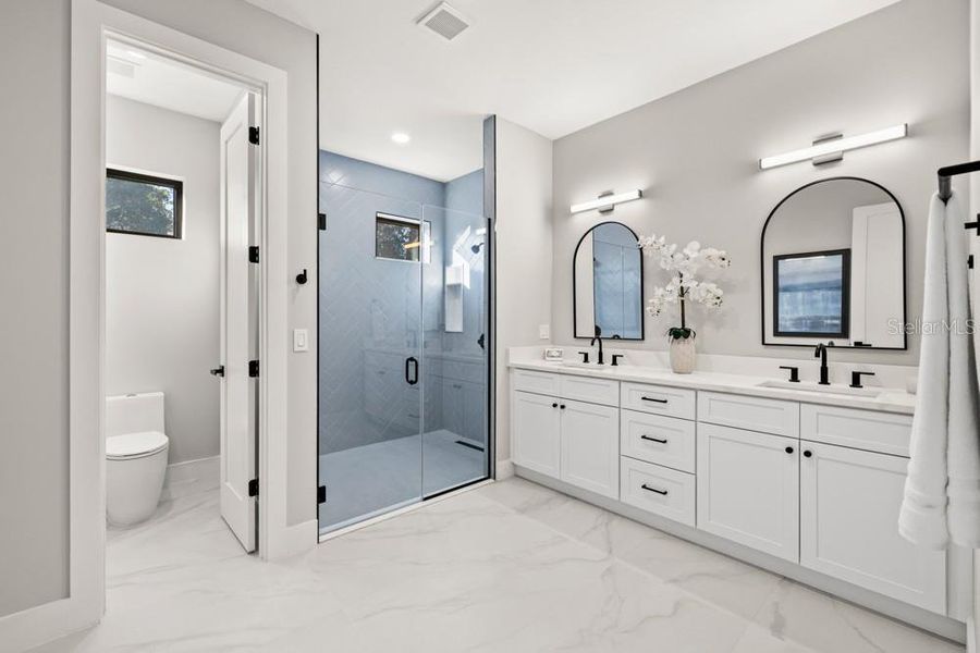 Furnished interior view inside a new home in , Orlando (Image 9).