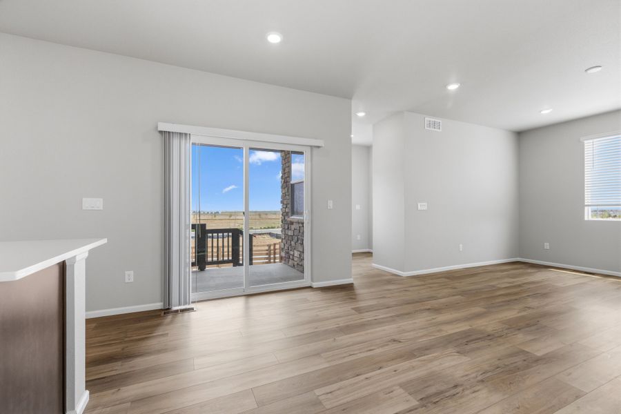 Spacious, unfurnished interior of a new home in Windler, Aurora (Image 7).