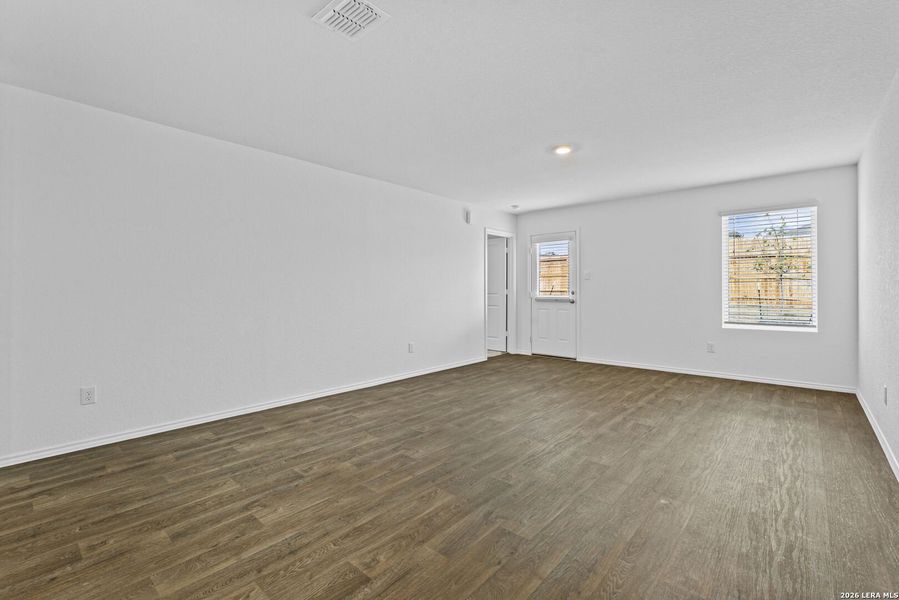 Spacious, unfurnished interior of a new home in Applewood, San Antonio (Image 12).