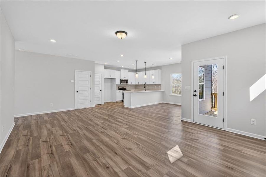 Spacious, unfurnished interior of a new home in Sanders Park, Austell (Image 19).