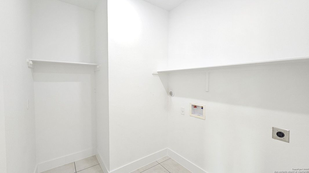 Spacious, unfurnished interior of a new home in , Atascosa (Image 31). Spacious, unfurnished interior of a new home in , Atascosa (Image 31).