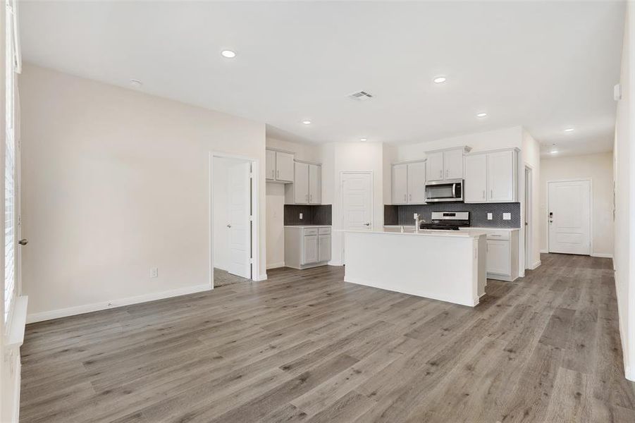 Spacious, unfurnished interior of a new home in , Lavon (Image 8).