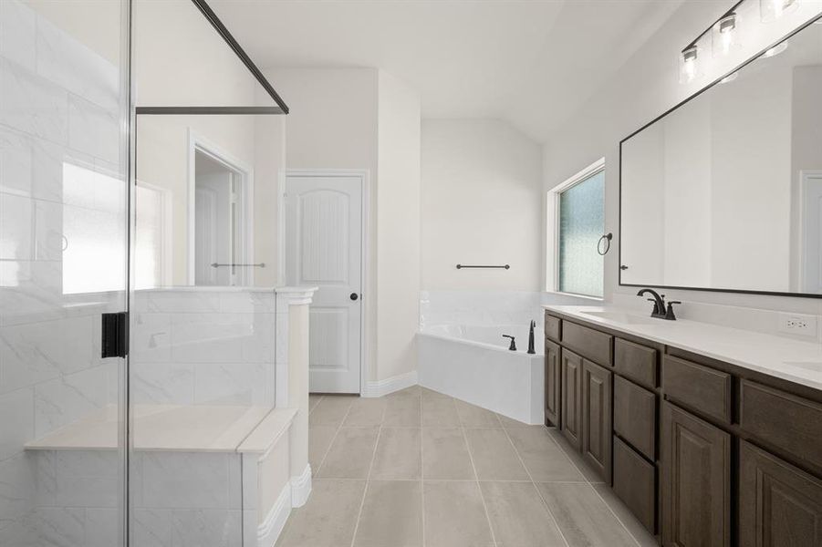 25_387 Paddle Boat- Primary Suite-3