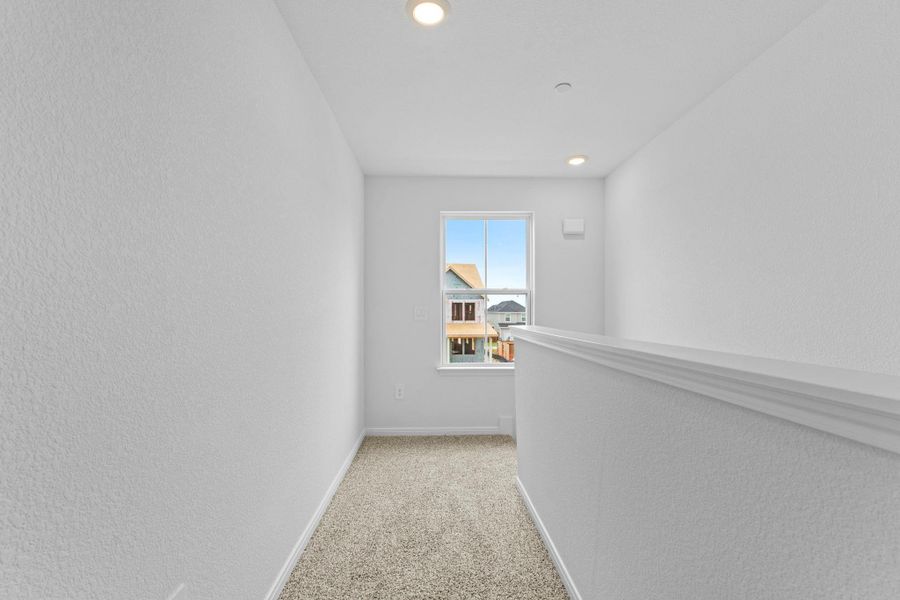Spacious, unfurnished interior of a new home in Avery Centre, Round Rock (Image 16).