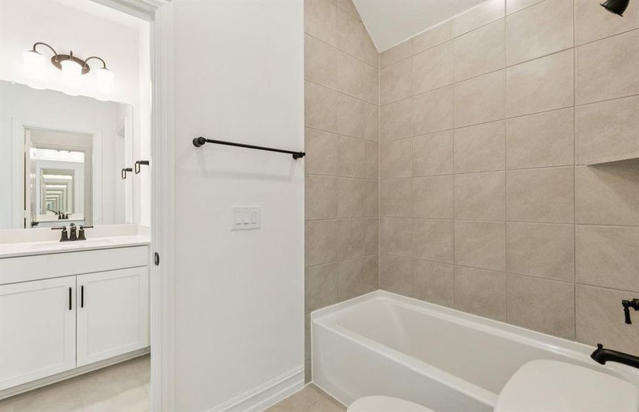 Spacious secondary bathroom Spacious secondary bathroom