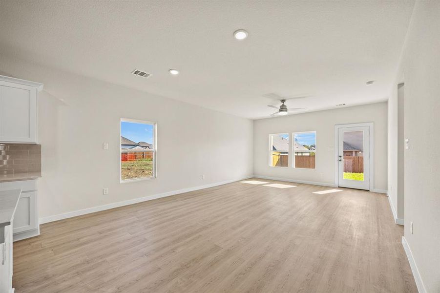 Spacious, unfurnished interior of a new home in MiraVerde, Crowley (Image 16).