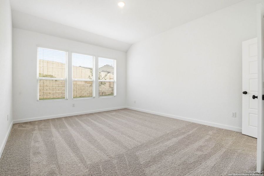 Spacious, unfurnished interior of a new home in Vista Ridge, Live Oak (Image 22).