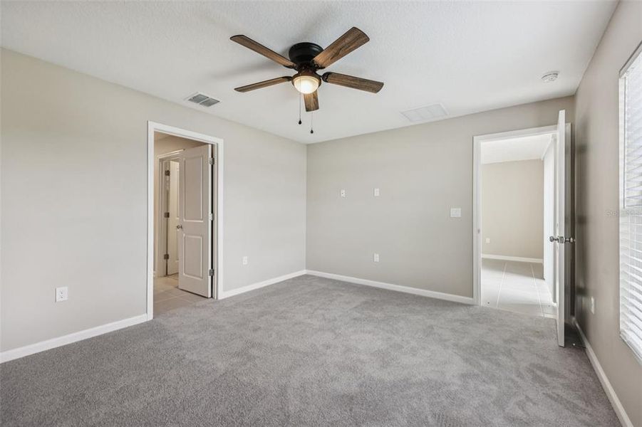 Spacious, unfurnished interior of a new home in , Daytona Beach (Image 16).