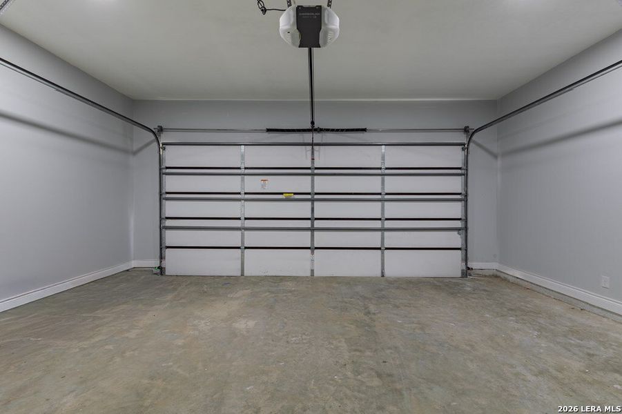 Spacious, unfurnished interior of a new home in , Harlingen (Image 23).