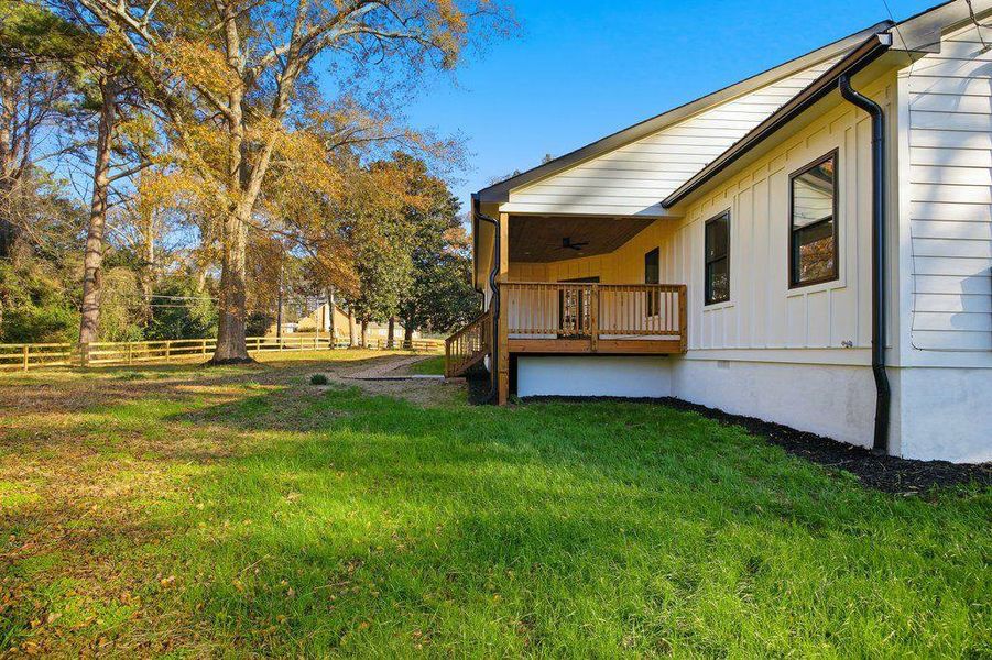 Exterior details and patio area of a home in , Decatur (Image 4).