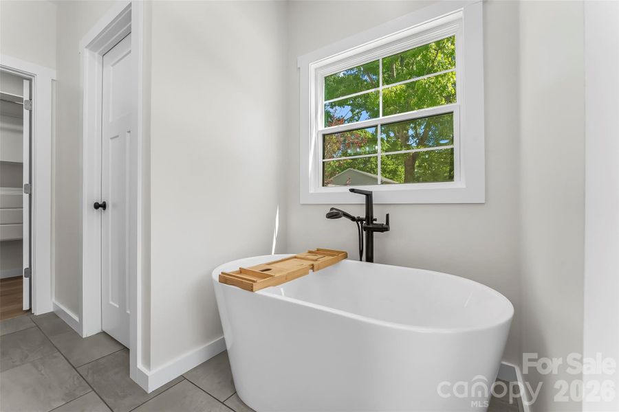 Furnished interior view inside a new home in , Marion (Image 11).
