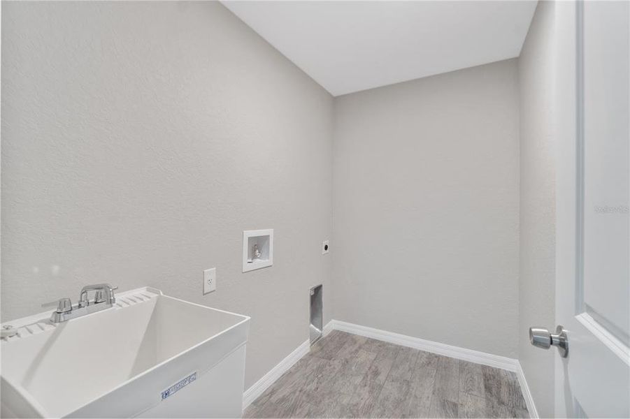 Spacious, unfurnished interior of a new home in , Port Charlotte (Image 7). Spacious, unfurnished interior of a new home in , Port Charlotte (Image 7).