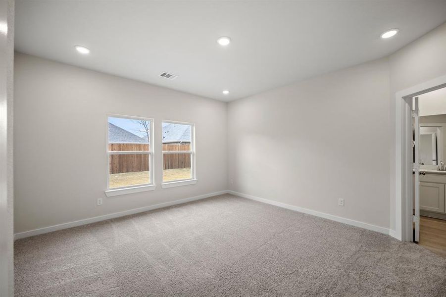 Spacious, unfurnished interior of a new home in Summerwood Estates, Red Oak (Image 12).