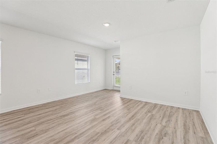 Spacious, unfurnished interior of a new home in Villamar, Winter Haven (Image 18).