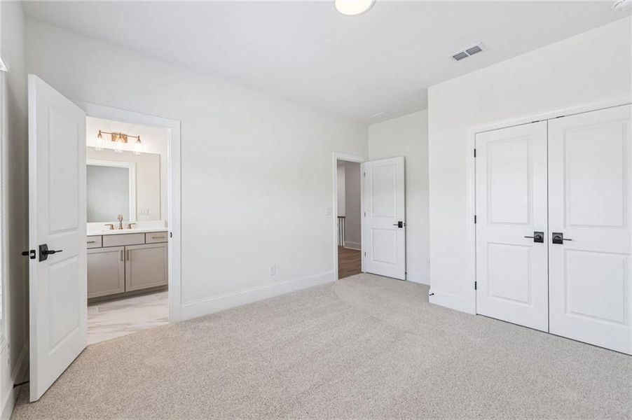 Spacious, unfurnished interior of a new home in Waterhaven, Cumming (Image 32).
