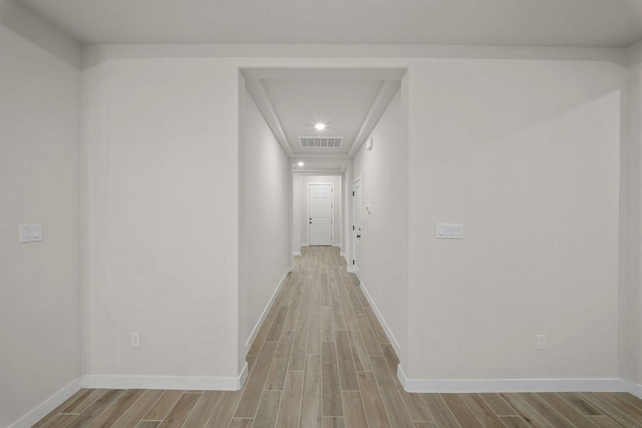 Spacious, unfurnished interior of a new home in Alberta Heights, Edinburg (Image 14).