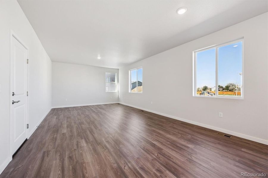 Spacious, unfurnished interior of a new home in Farmlore, Brighton (Image 18).