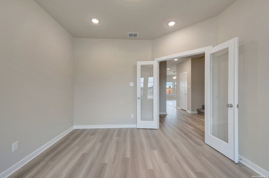 Spacious, unfurnished interior of a new home in Winding Brook, San Antonio (Image 52).