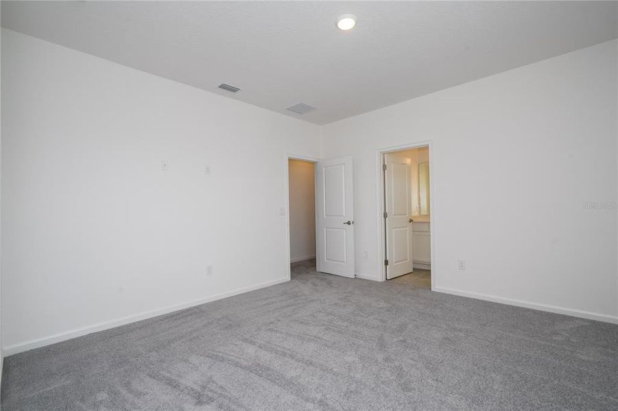 Spacious, unfurnished interior of a new home in , Orlando (Image 52).