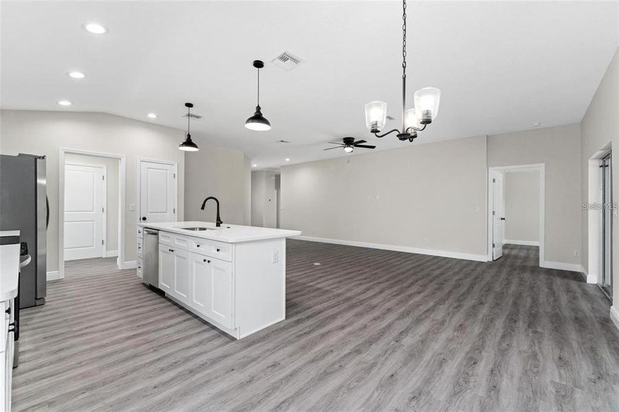 Spacious, unfurnished interior of a new home in , Eustis (Image 7).
