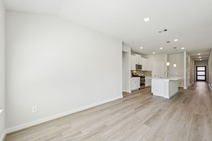 Photo is not of the actual home, but is an inspirational photo of builder’s model home and may depict options, furnishings, and/or decorator features that are not included Photo is not of the actual home, but is an inspirational photo of builder’s model home and may depict options, furnishings, and/or decorator features that are not included