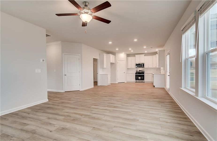 Spacious, unfurnished interior of a new home in Cooper Park, McDonough (Image 25).