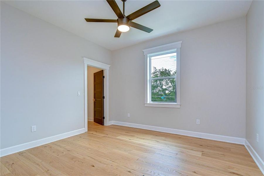 Spacious, unfurnished interior of a new home in , Tampa (Image 35).
