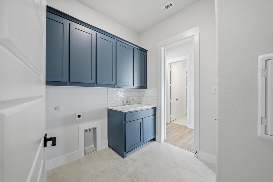 Furnished interior view inside a new home in Eagle Ridge Estates, Weatherford (Image 14).