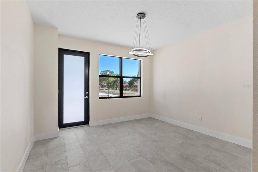 Spacious, unfurnished interior of a new home in , Tampa (Image 17).